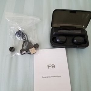 NWOT Wireless Earbuds